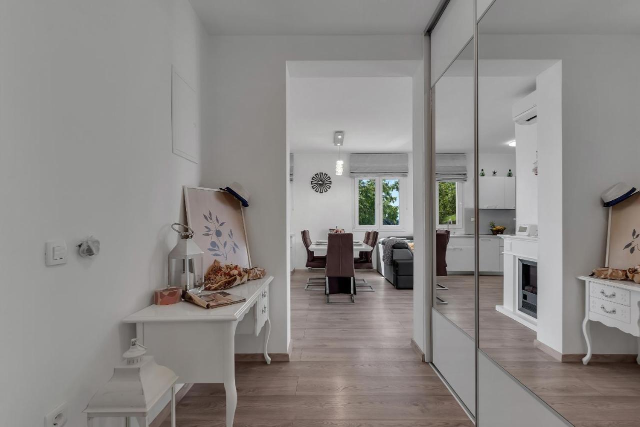 Apartment Apricus Макарська Екстер'єр фото
