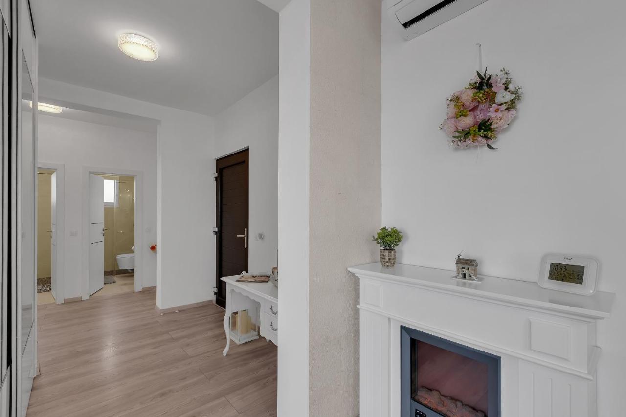Apartment Apricus Макарська Екстер'єр фото
